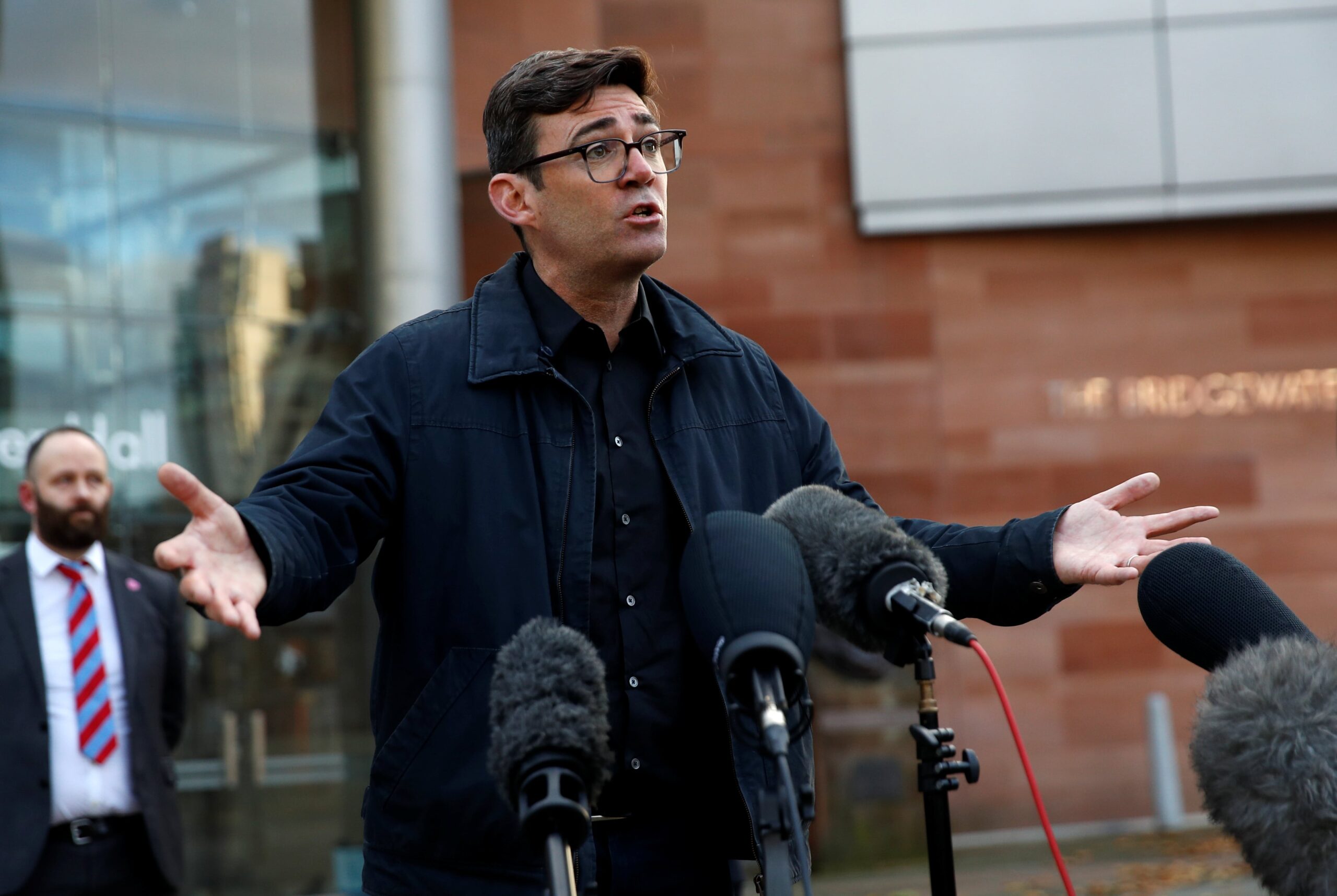 Starmer cierra la vía para que el alcalde de Mánchester pueda disputarle el liderazgo del Partido Laborista