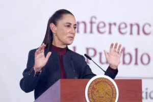 Sheinbaum ofrece que México sea un puente aéreo para que las aerolíneas reposten combustible en su ruta a Cuba