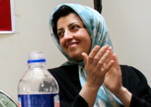 Un tribunal de Irán condena a la Nobel de la Paz Narges Mohammadi a siete años y medio de prisión