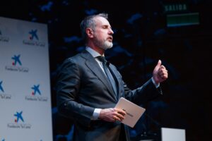 Telefónica vende su filial de Chile al fondo del empresario Xavier Niel y al operador Millicom por hasta 1.156 millones