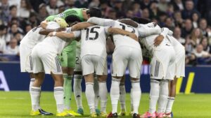 Minuto de silencio en el Bernabéu por Santiago Aguado, directivo blanco