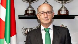 Jon Uriarte hace ocho fichajes para su junta directiva