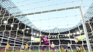 El Tottenham pierde dos puntos en el añadido