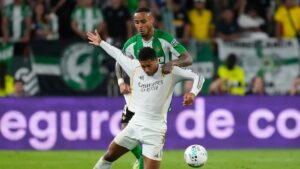 ¡Otro posible penalti sobre Antony!