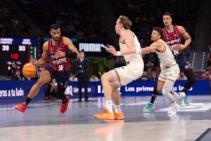 El Baskonia aviva la lucha por el top 4 de la ACB tras vencer al UCAM Murcia (87-80)