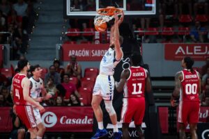 El Valencia complica la permanencia del Casademont Zaragoza