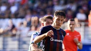 Un doblete de Martón mantiene las esperanzas de ascenso del Eibar