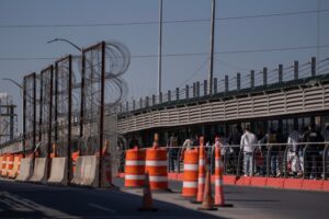 “Nos abandonan aquí a morir”: un informe de HRW recuenta el calvario de los más de 12.000 extranjeros deportados de EE UU a México