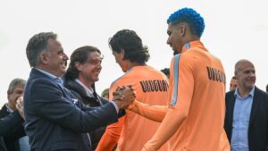 Forlán: «Lo de Araujo, estando en un gran equipo como el Barça, tiene valor»