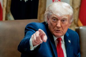 La guerra de Estados Unidos e Israel contra Irán, en directo | La Cámara de Representantes de EE UU aprueba una resolución que limita los poderes de Trump en la guerra contra Irán