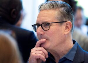 Starmer planea dimitir este mismo lunes y permitir que el exalcalde de Mánchester sea el nuevo primer ministro