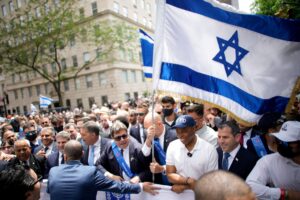 Rechazo en Nueva York al ministro ultra Smotrich en el desfile proisraelí: “Su odio choca con nuestros valores”