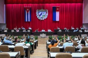 Cuba se abre al capitalismo y aprueba su mayor reforma en décadas: banca privada, mercado de cambios y fin de los subsidios